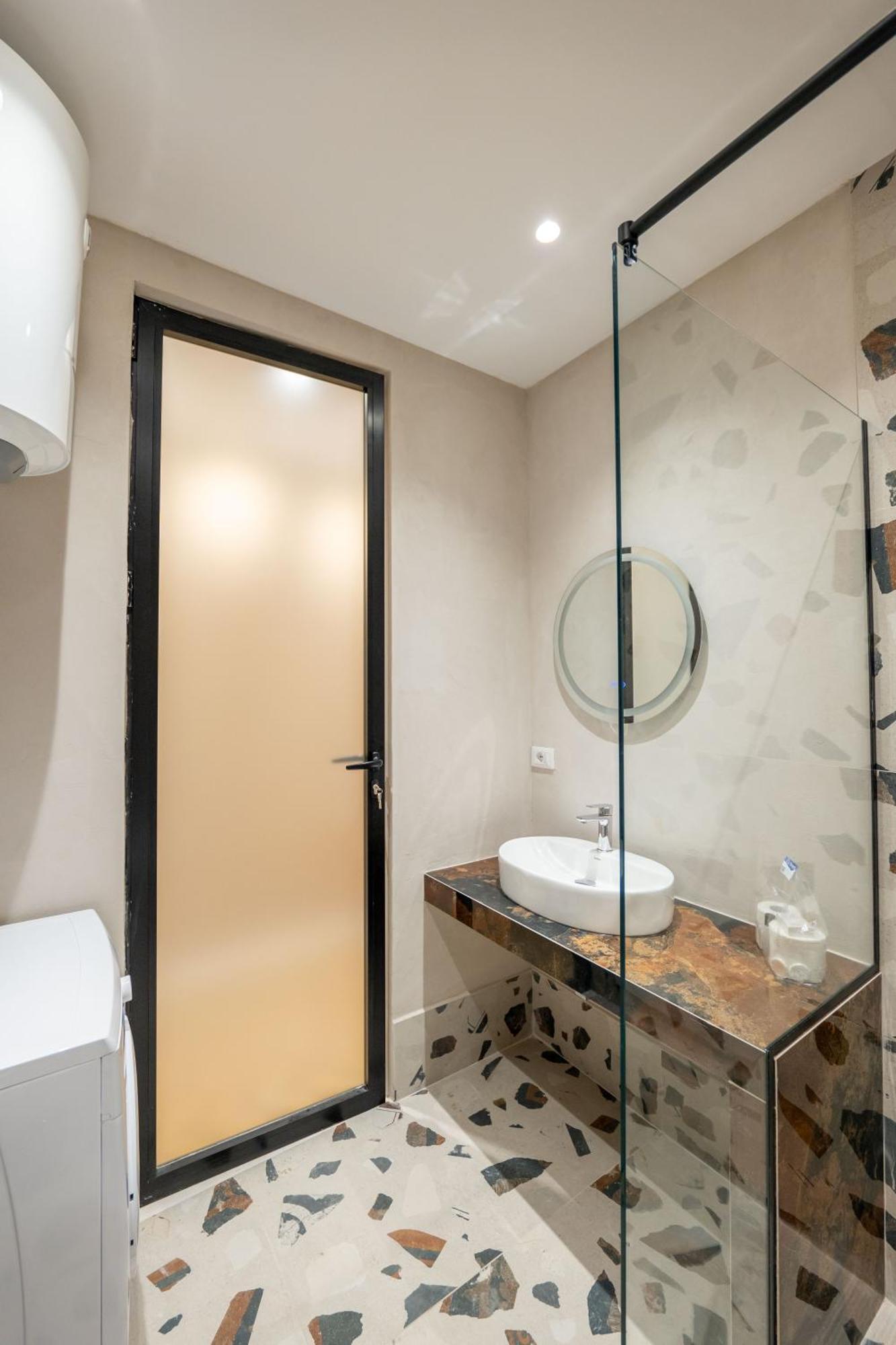 Tirent Apartment-modern Bedrooms Near Liqeni I Thate Appartamento Tirana