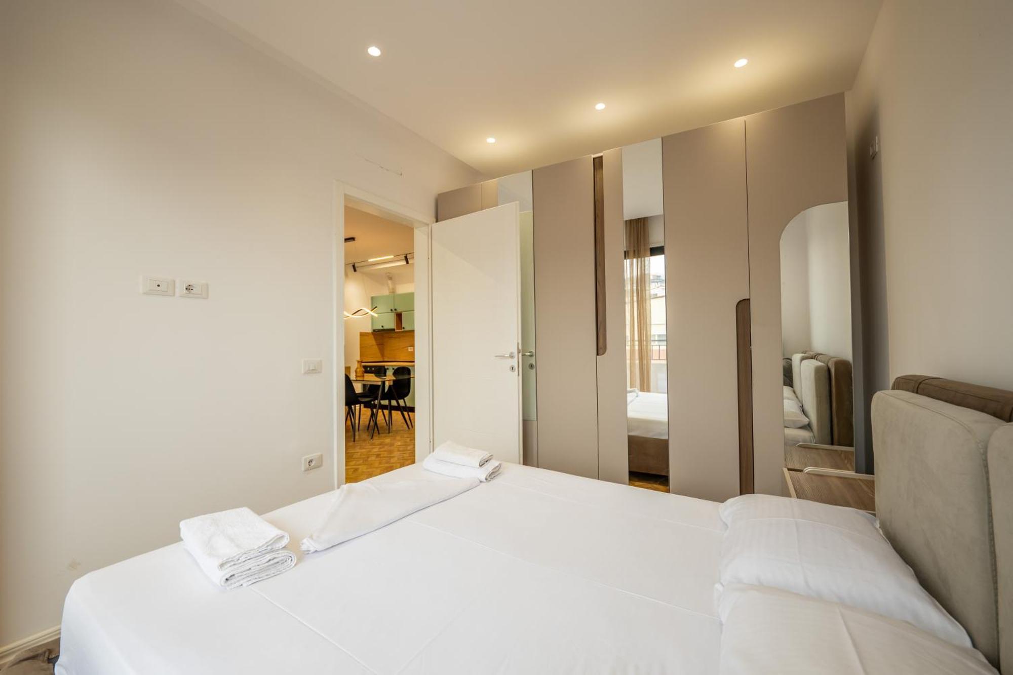 Tirent Apartment-modern Bedrooms Near Liqeni I Thate Appartamento Tirana