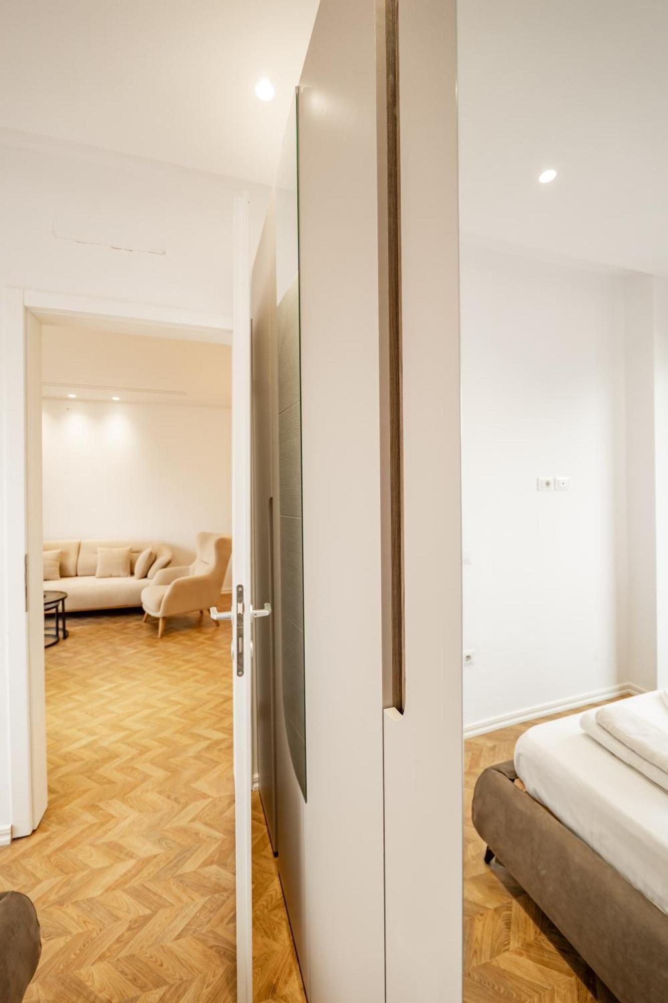 Tirent Apartment-modern Bedrooms Near Liqeni I Thate Appartamento *