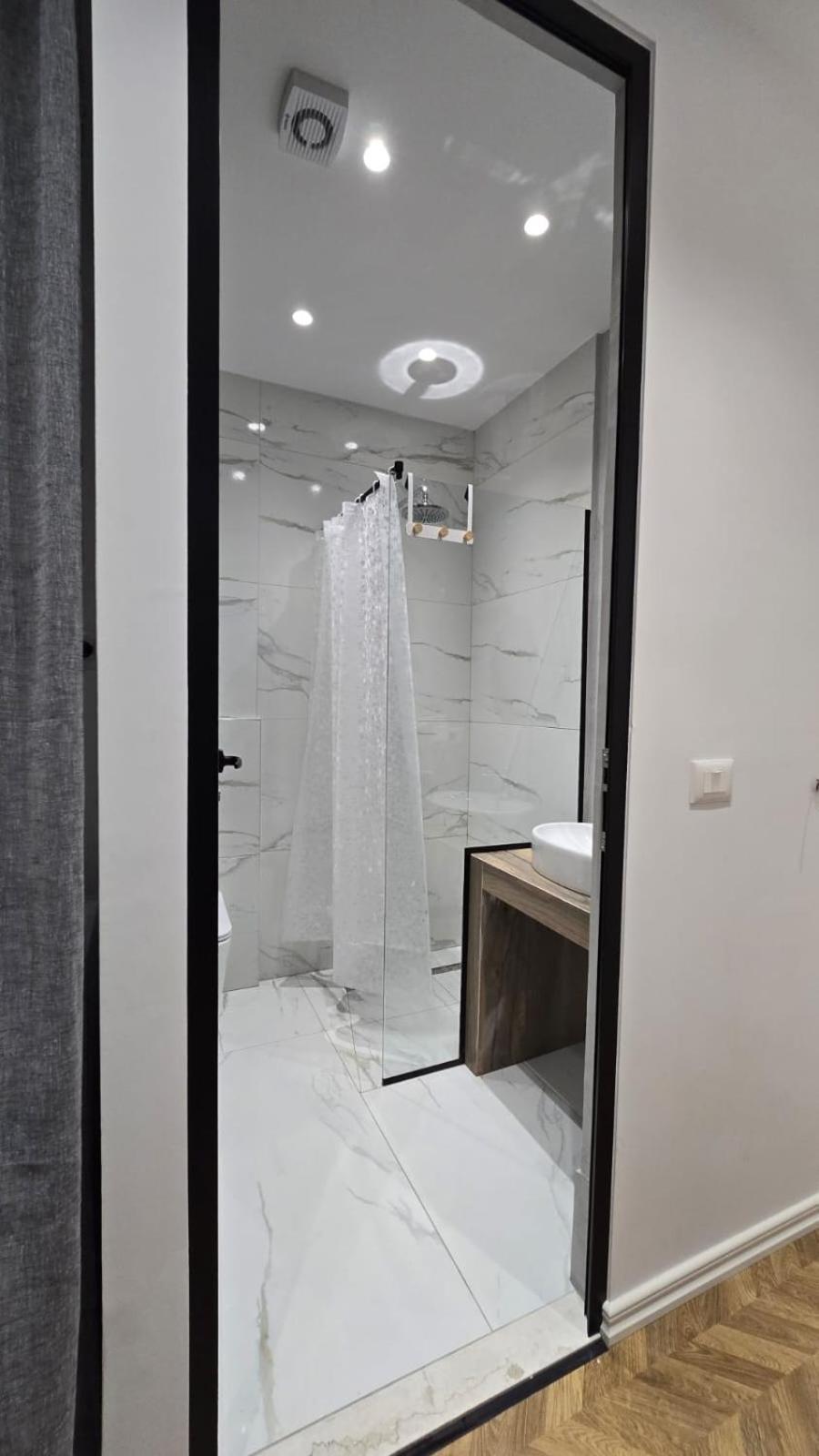 Tirent Apartment-modern Bedrooms Near Liqeni I Thate * Tirana